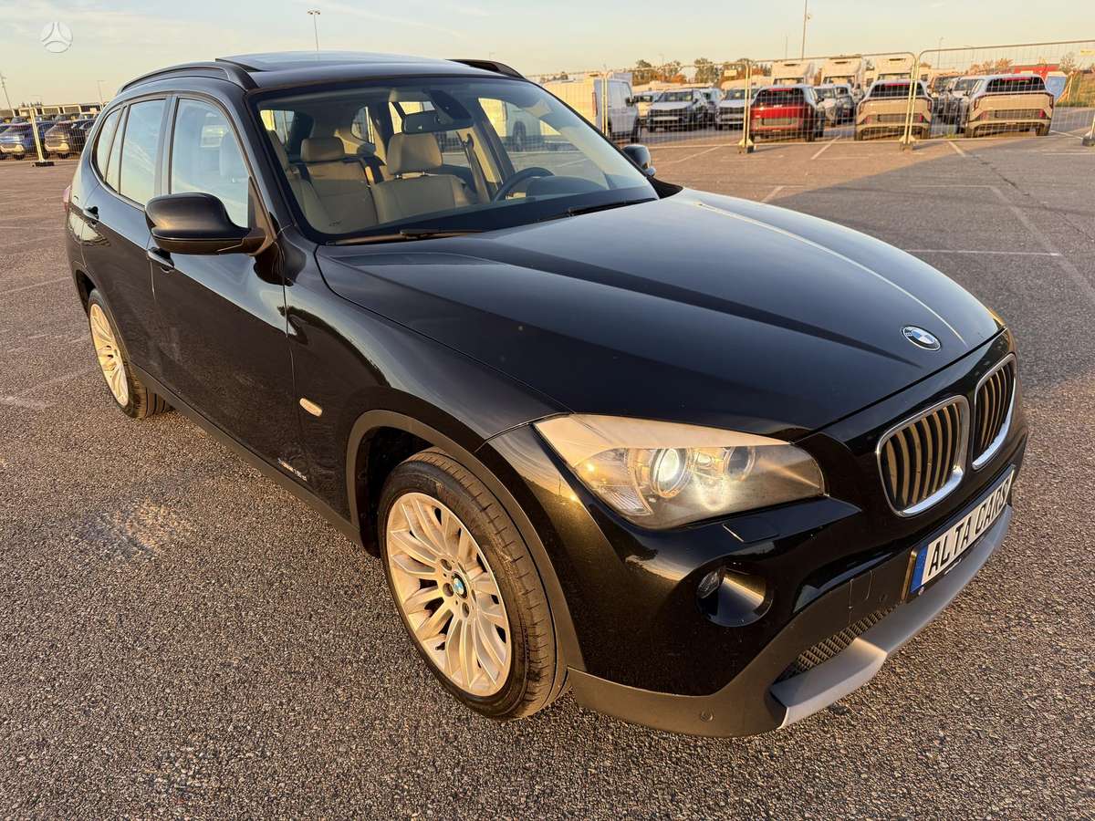 BMW X1 2011 — вигляд ззаду