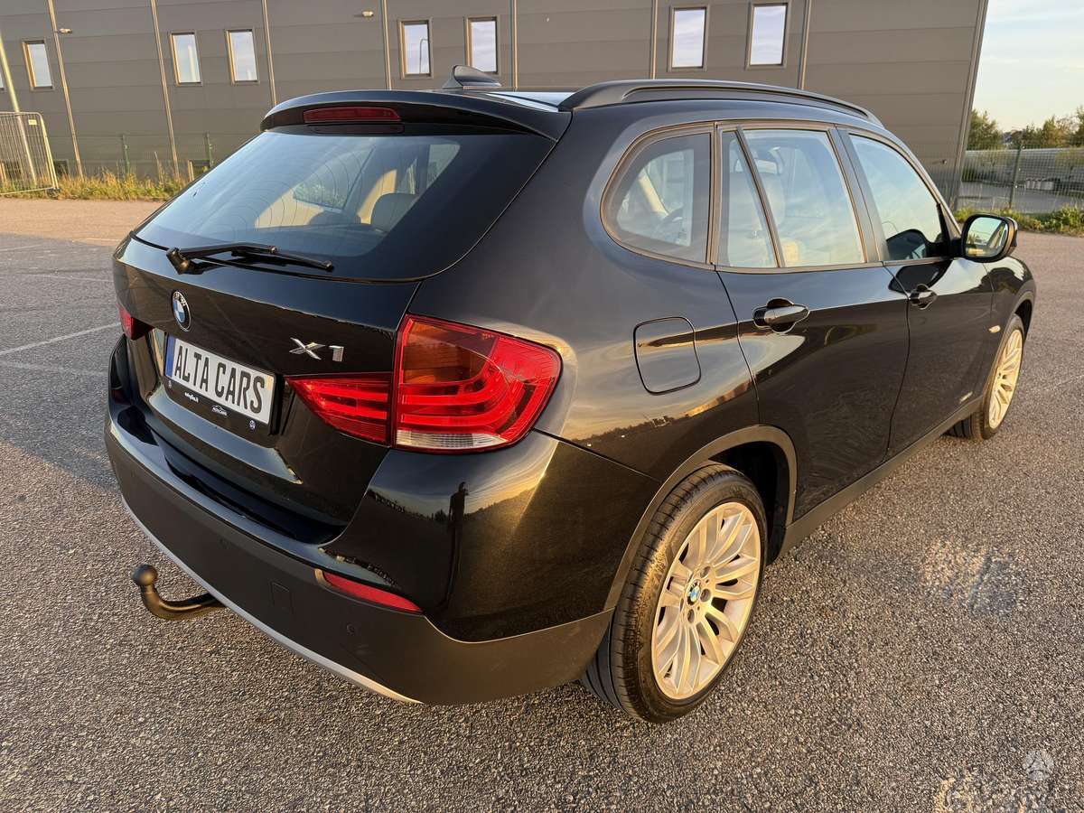BMW X1 2011 — двигун 1995 cm³, 143 HP (105kW)