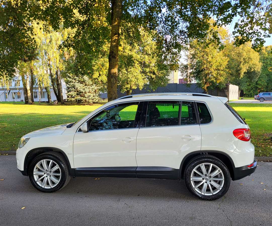 Volkswagen Tiguan 2009 — салон