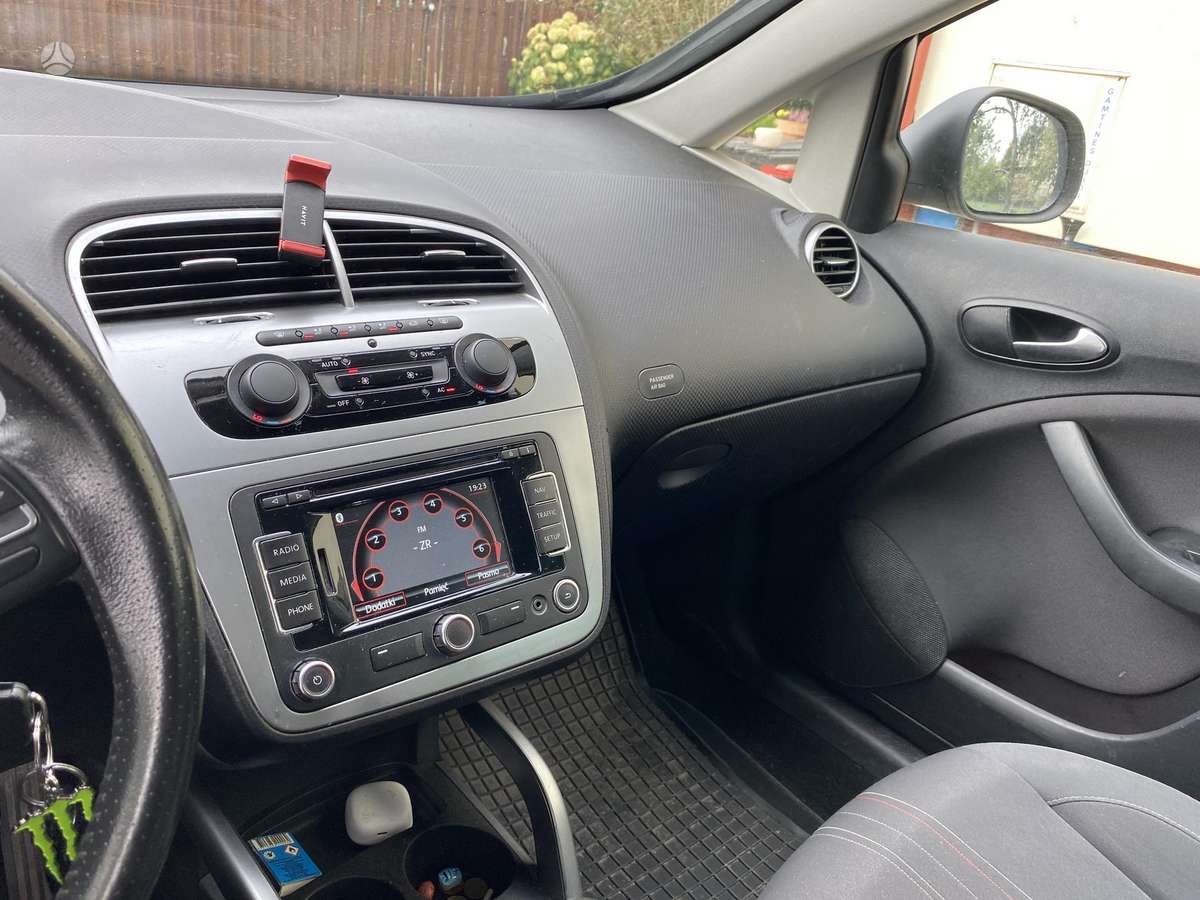 Seat Altea 2013 — двигун 1598 cm³, 105 HP (77kW)