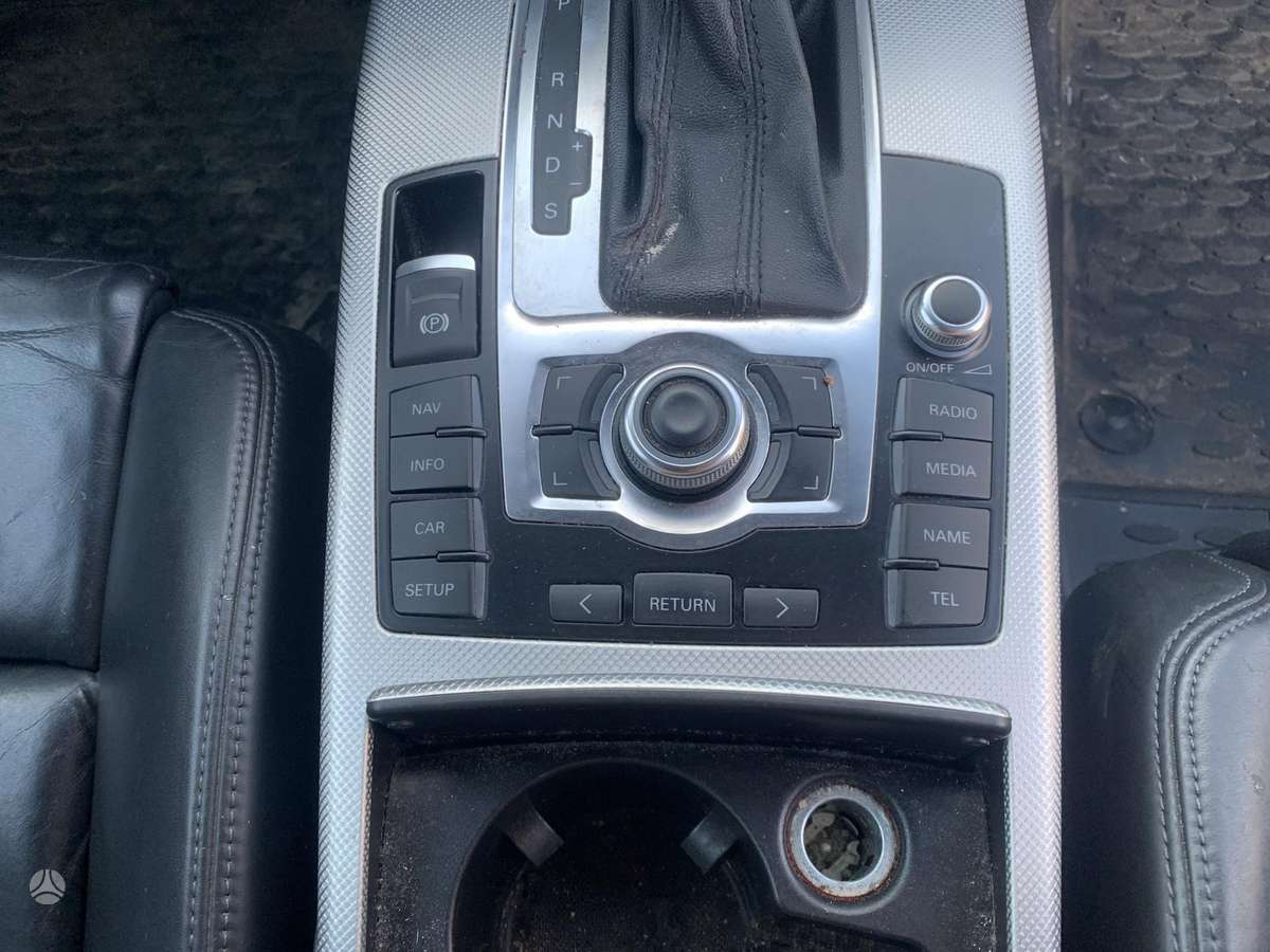 Audi A6 2009 — photo 17
