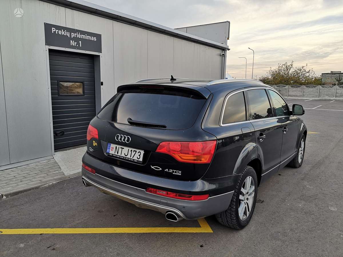 Audi Q7 2008 — rear view