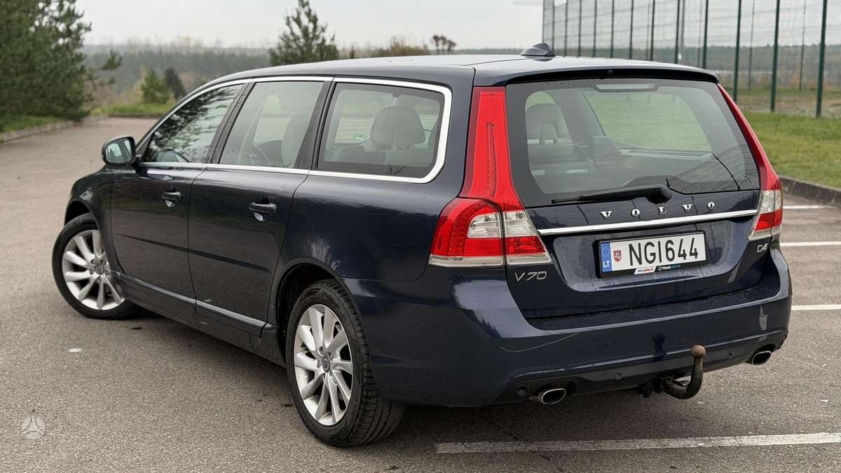 Volvo V70 2014 — вигляд ззаду