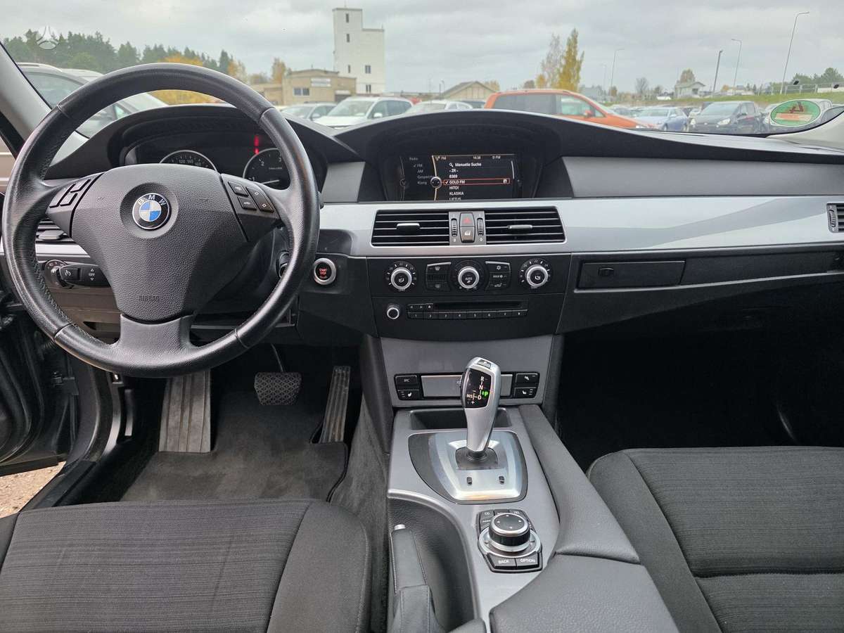 BMW 525 2010 — photo 12