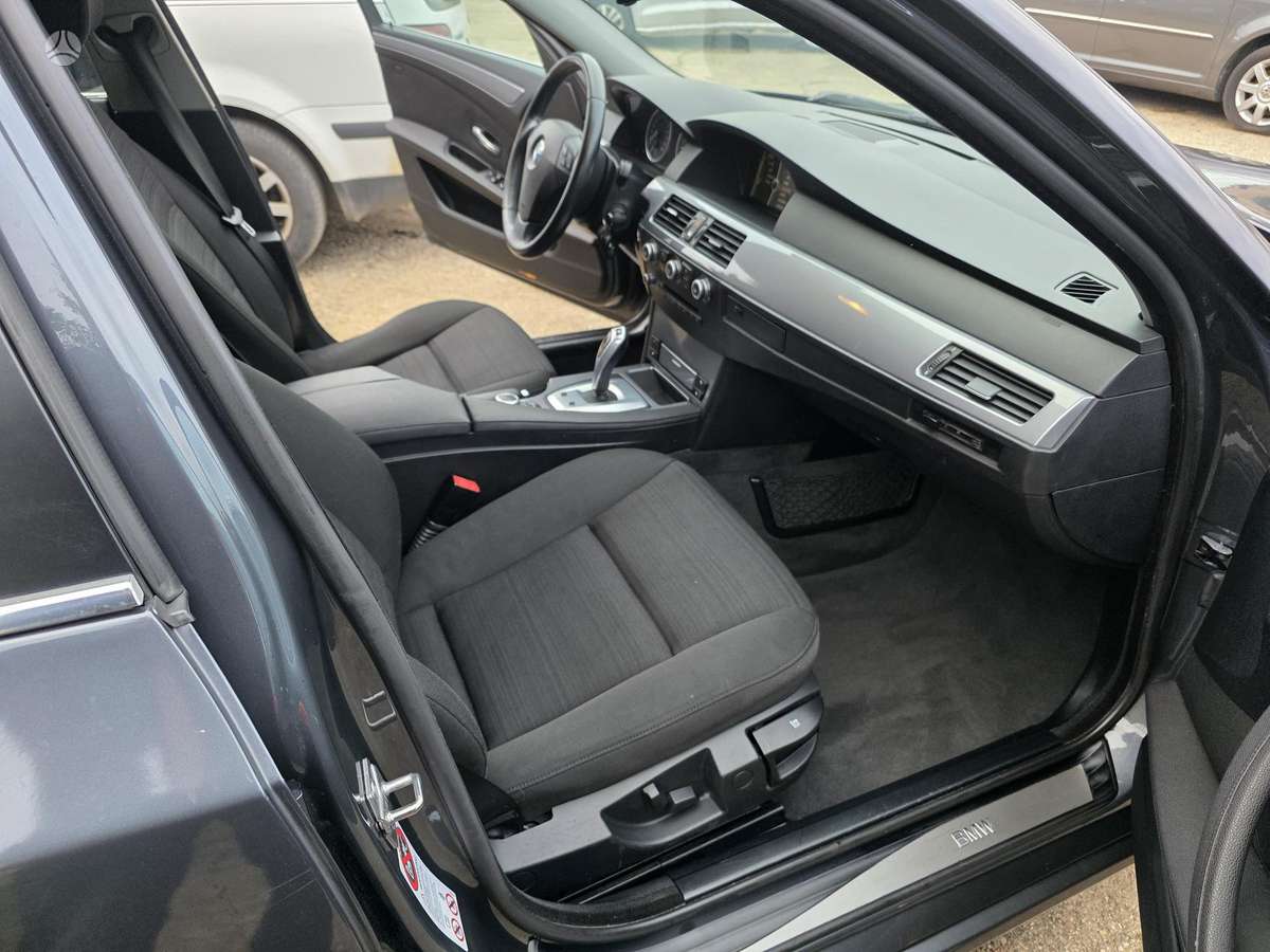 BMW 525 2010 — photo 14