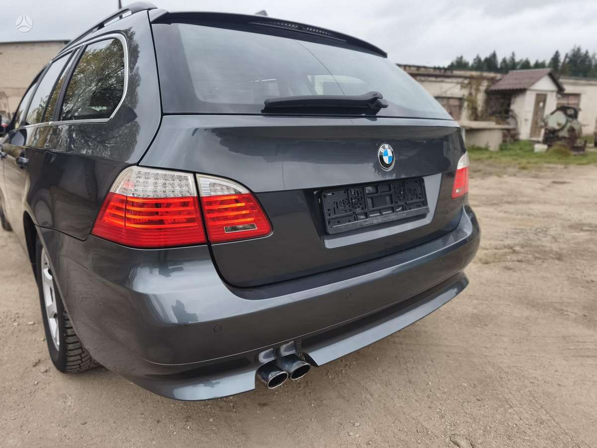 BMW 525 2010 — rear view
