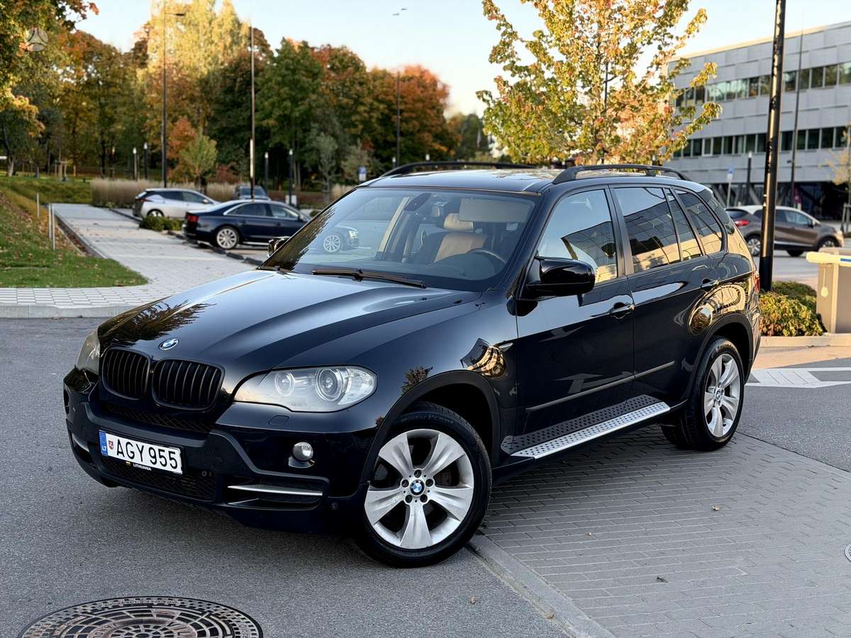 BMW X5 2008 — rear view