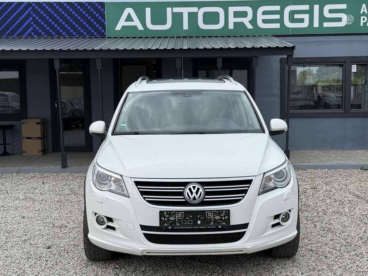 Volkswagen Tiguan 2009 — вигляд ззаду