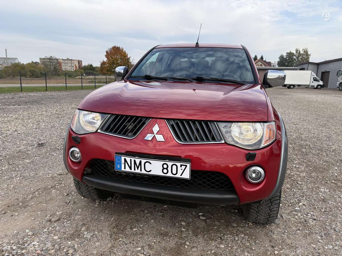Mitsubishi L200 2008 — rear view