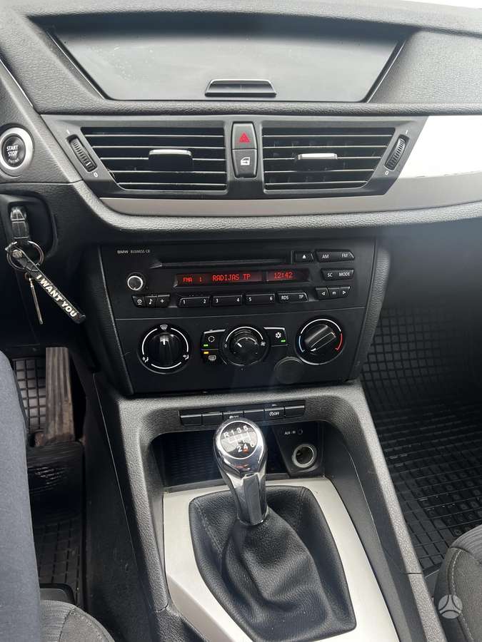 BMW X1 2012 — фото 11