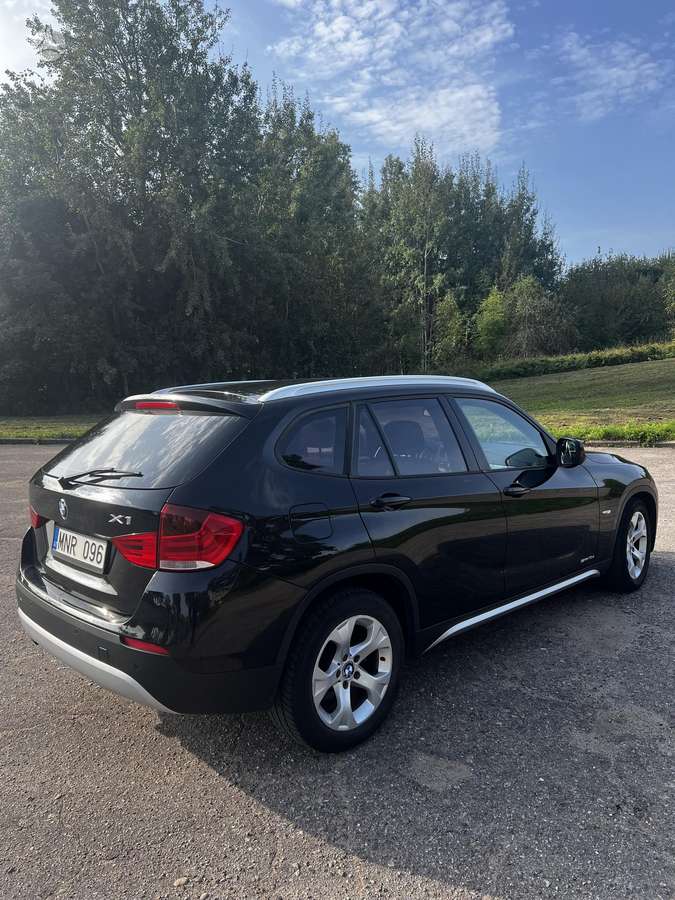 BMW X1 2012 — салон