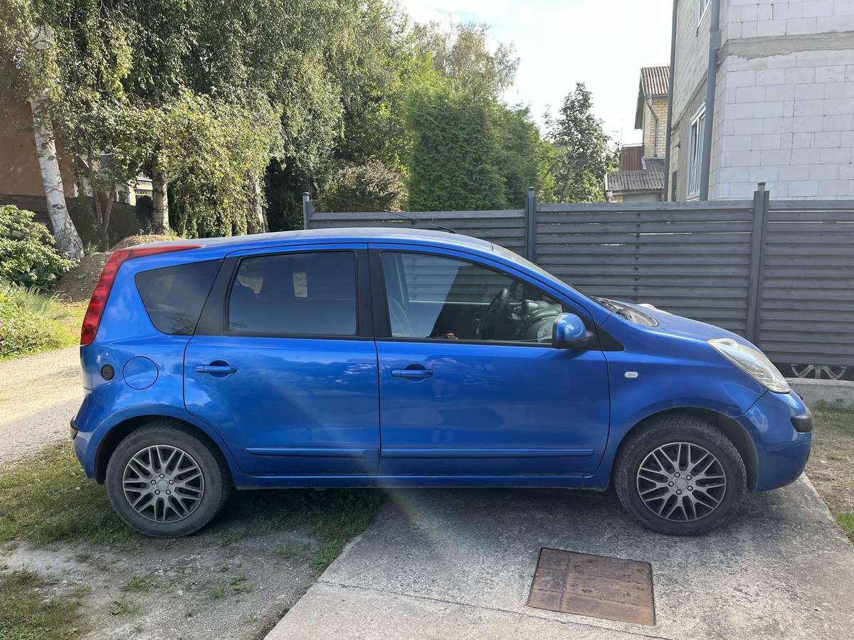 Nissan Note 2007 — rear view