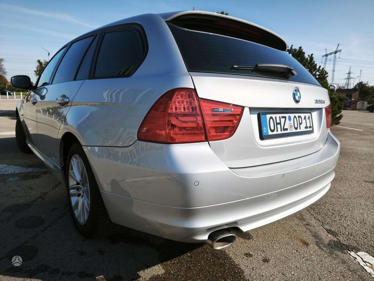 BMW 320 2010 — photo 10
