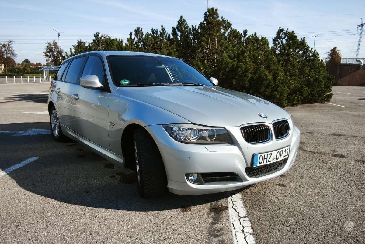 BMW 320 2010 — photo 11