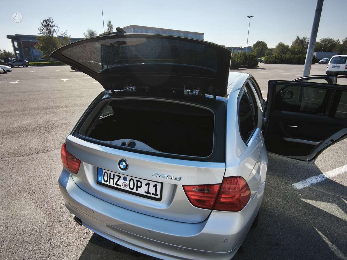 BMW 320 2010 — photo 13