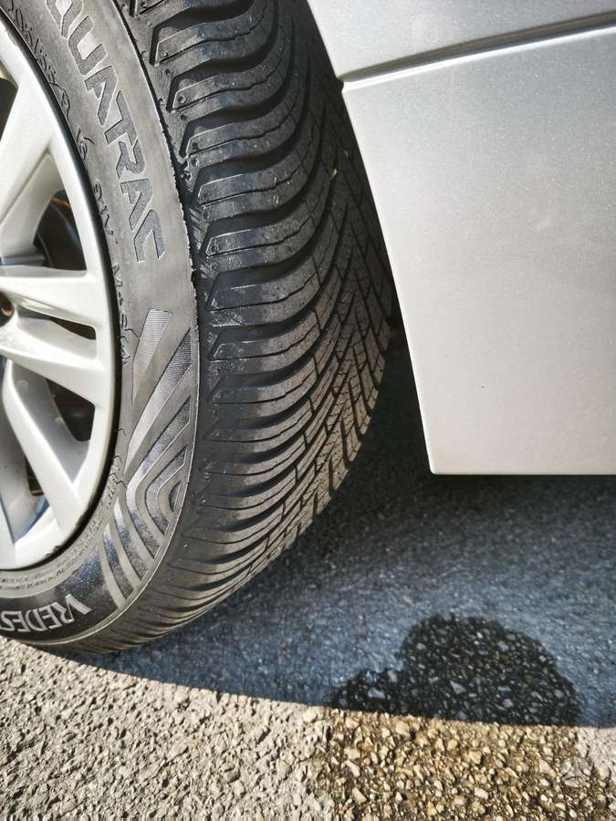 BMW 320 2010 — photo 22