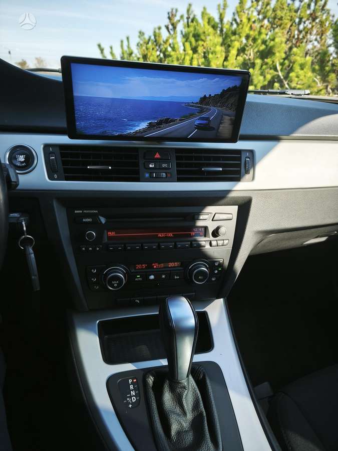 BMW 320 2010 — photo 24