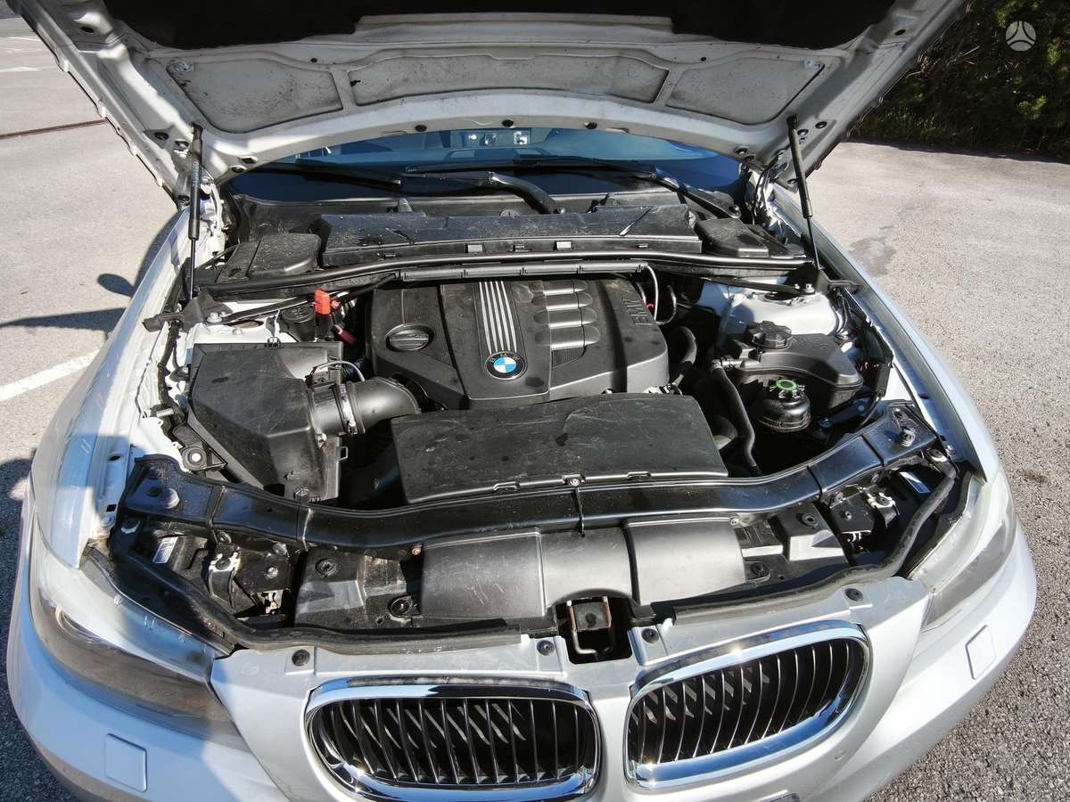 BMW 320 2010 — photo 26