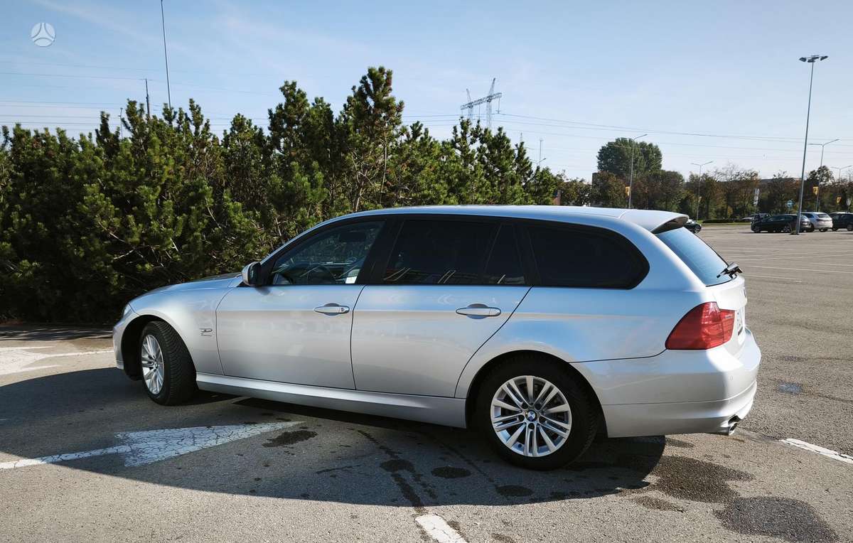 BMW 320 2010 — engine 2000 cm³, 184 HP (135kW)