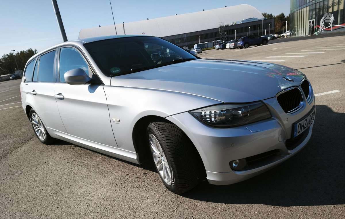 BMW 320 2010 — photo 6