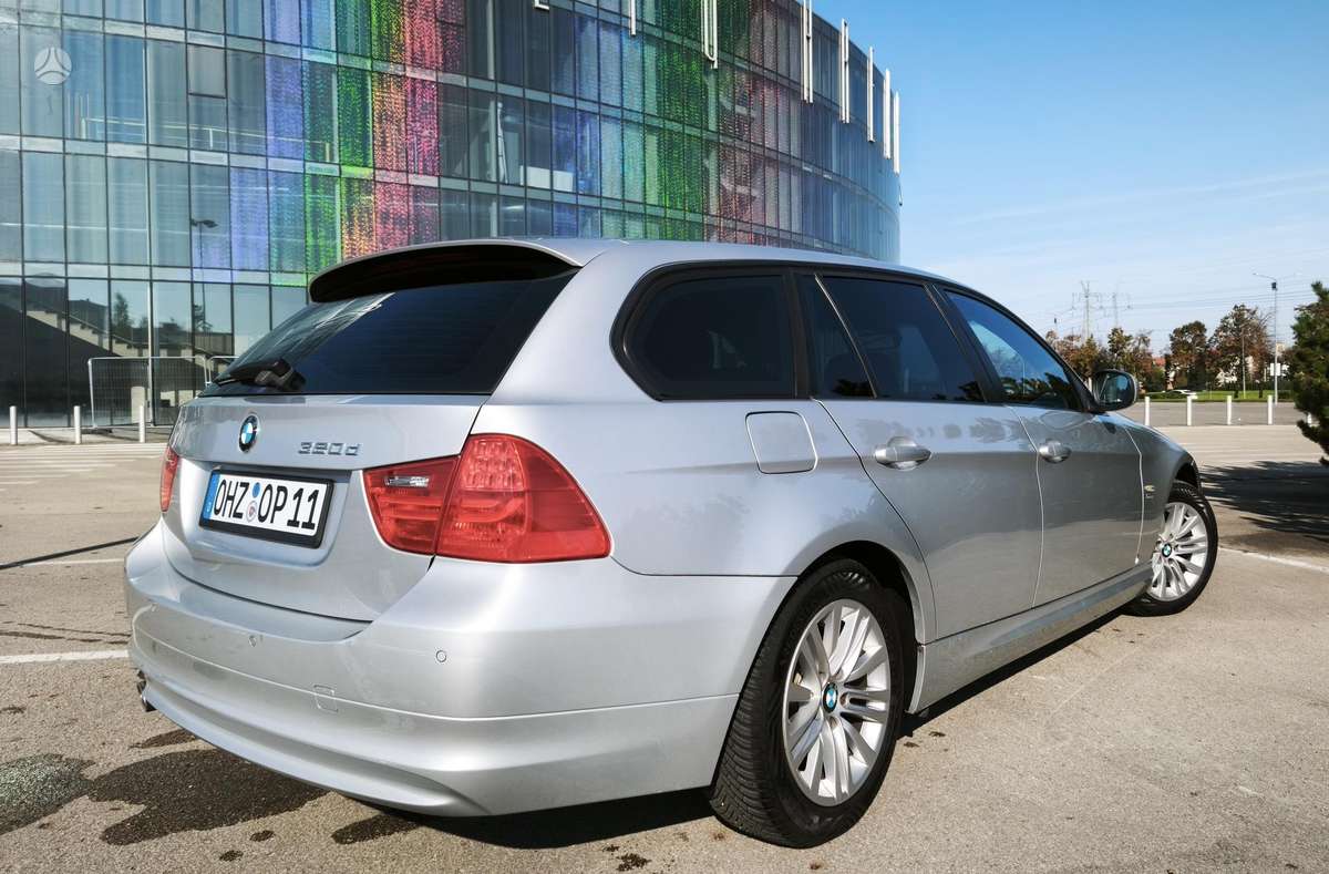 BMW 320 2010 — photo 8