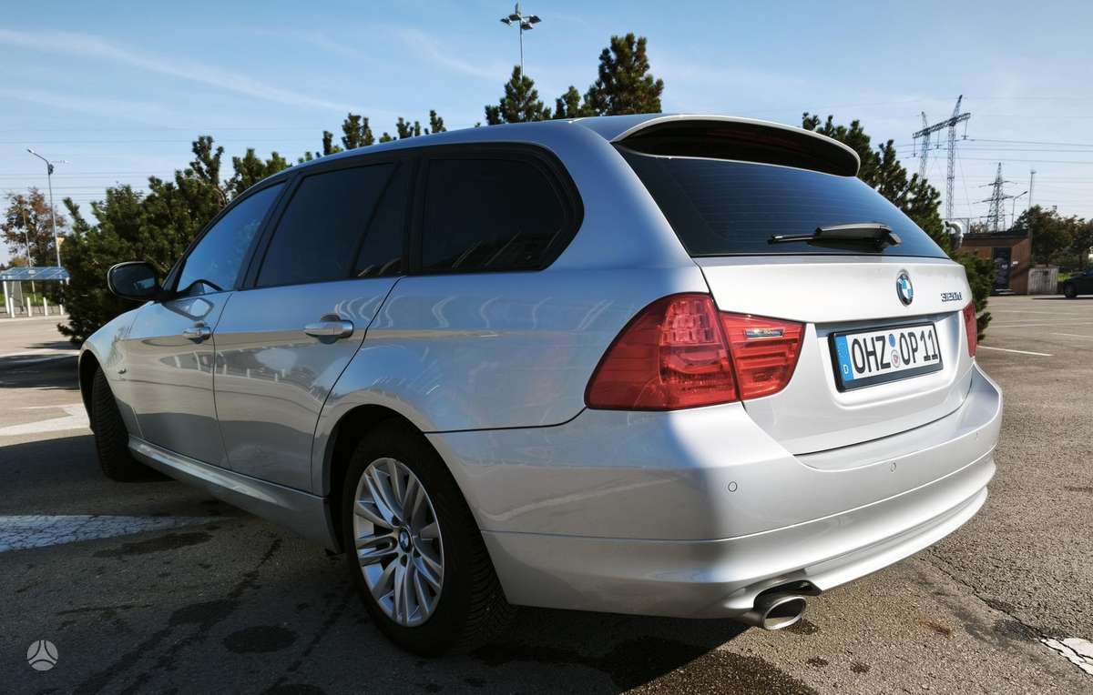 BMW 320 2010 — photo 9