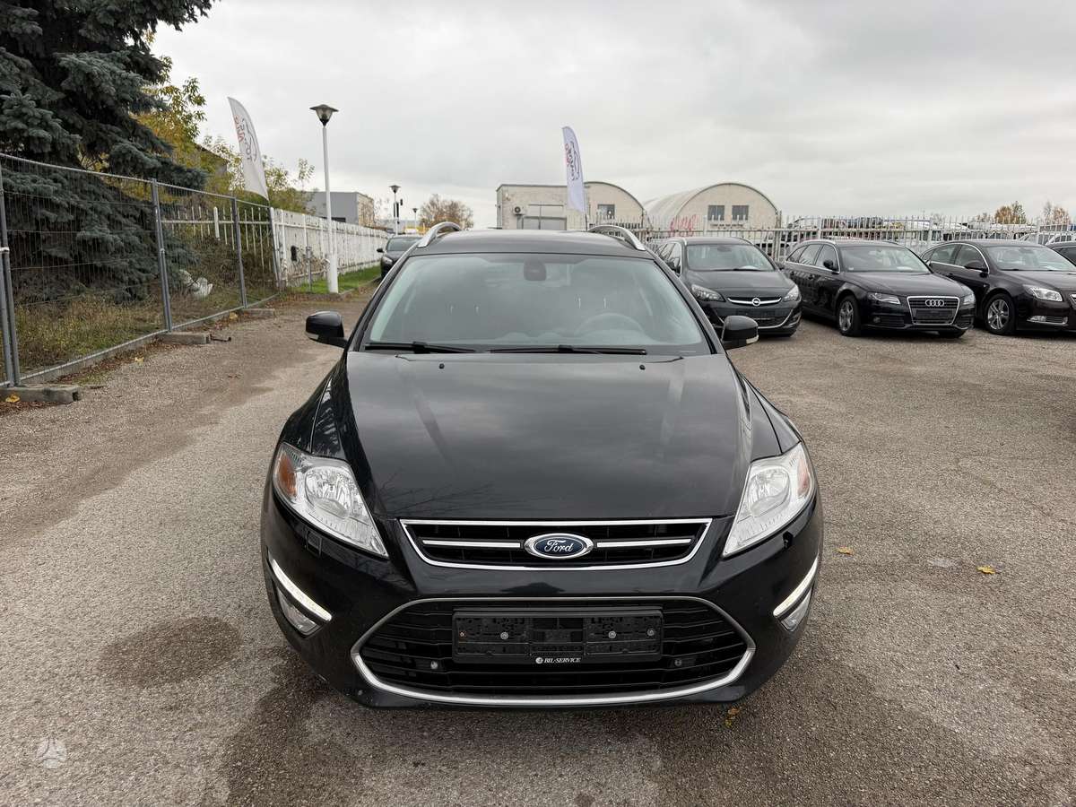 Ford Mondeo 2012 — rear view