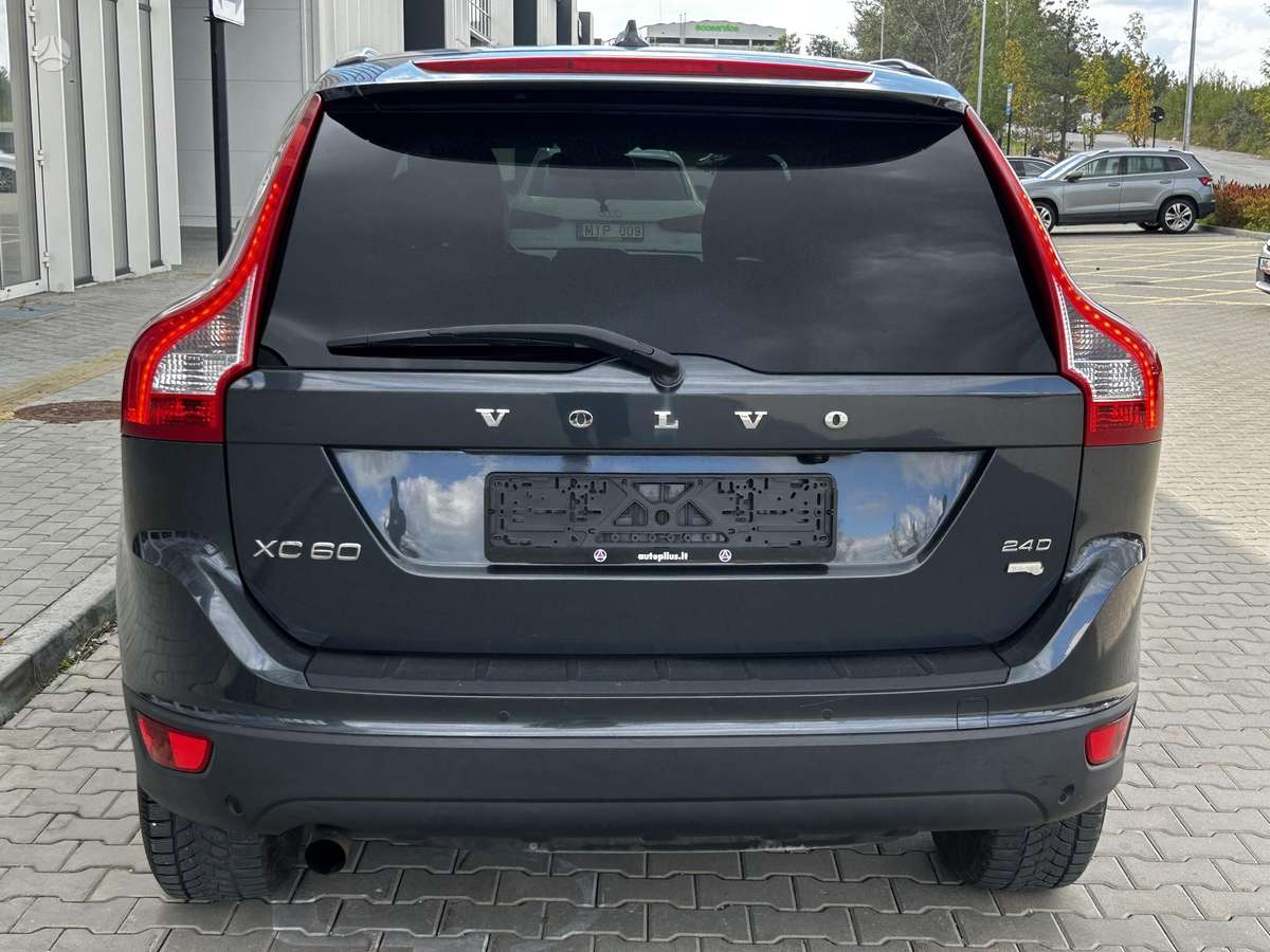 Volvo XC60 2010 — engine 1984 cm³, 175 HP (129kW)