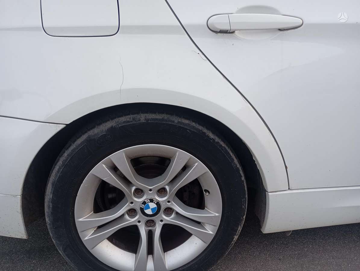 BMW 320 2011 — engine 1995 cm³, 184 HP (135kW)