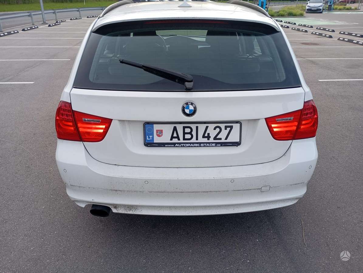 BMW 320 2011 — photo 5