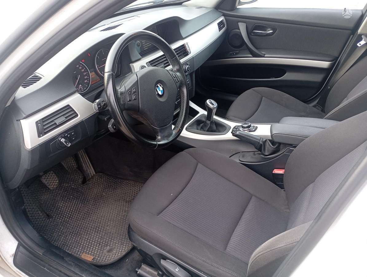 BMW 320 2011 — photo 7