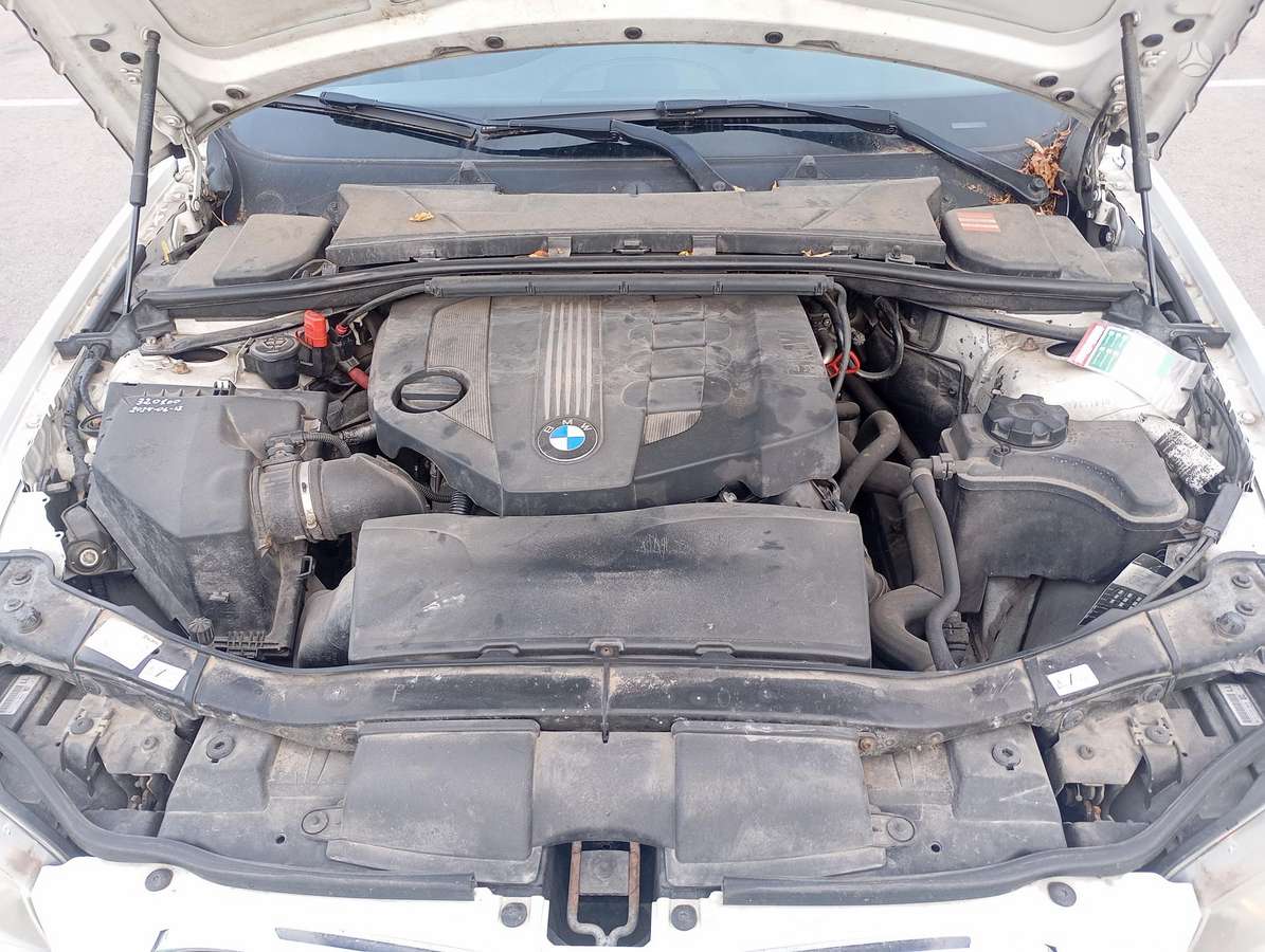 BMW 320 2011 — photo 8