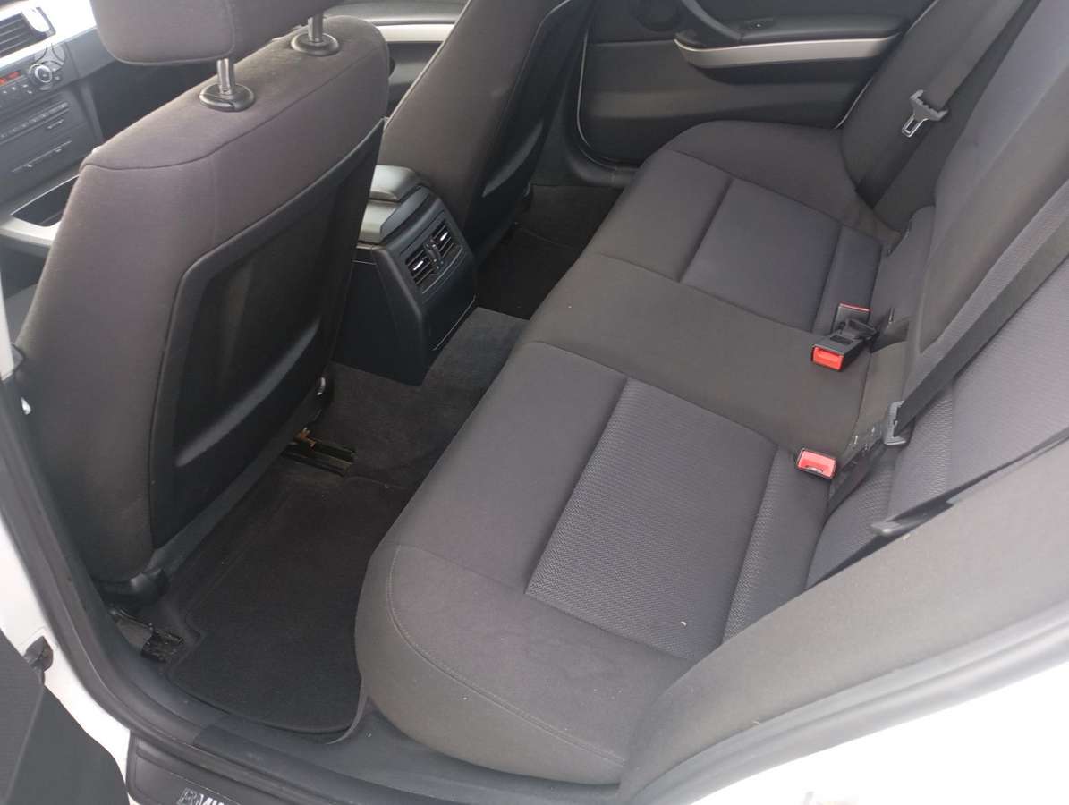 BMW 320 2011 — photo 9