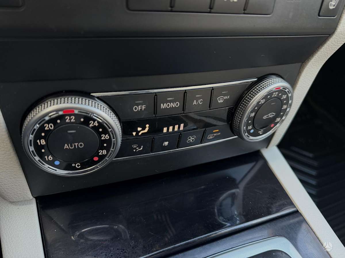 Mercedes-Benz GLK220 2009 — photo 12