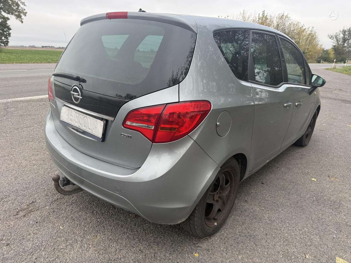 Opel Meriva 2010 — photo 10