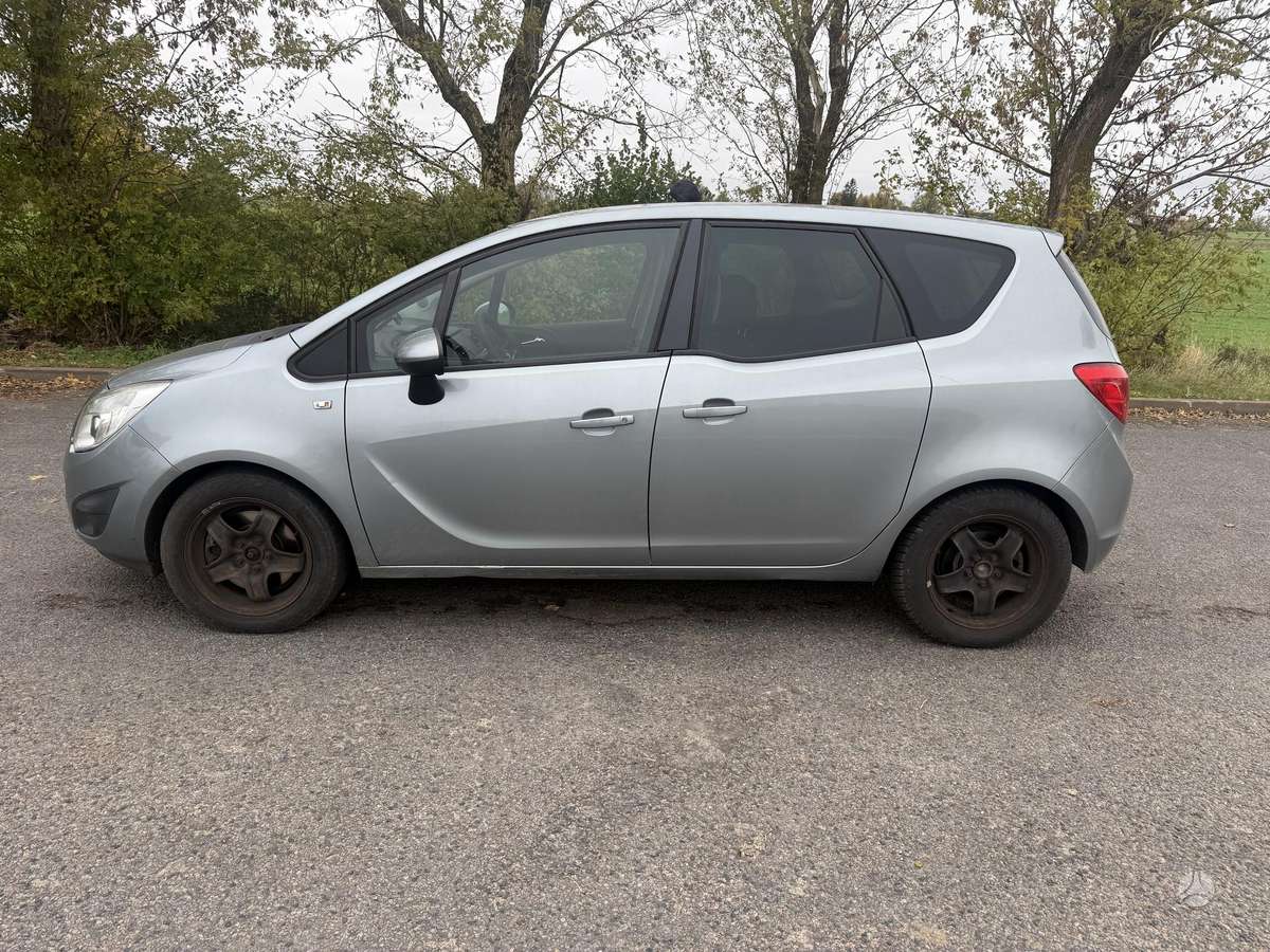 Opel Meriva 2010 — engine 1686 cm³, 131 HP (96kW)