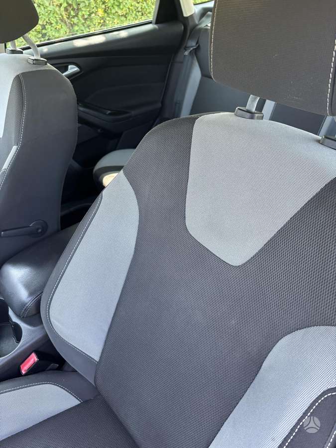 Ford Focus 2012 — photo 10