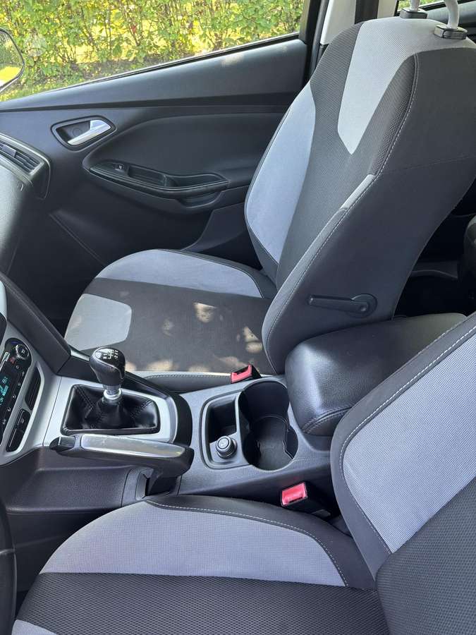 Ford Focus 2012 — photo 12
