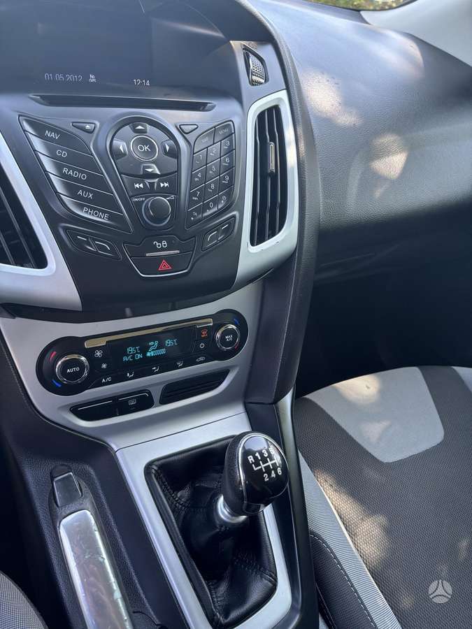 Ford Focus 2012 — photo 16