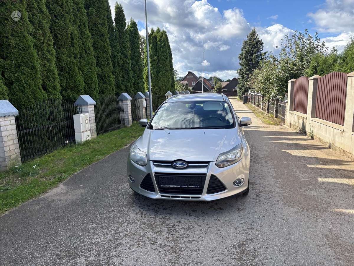 Ford Focus 2012 — rear view