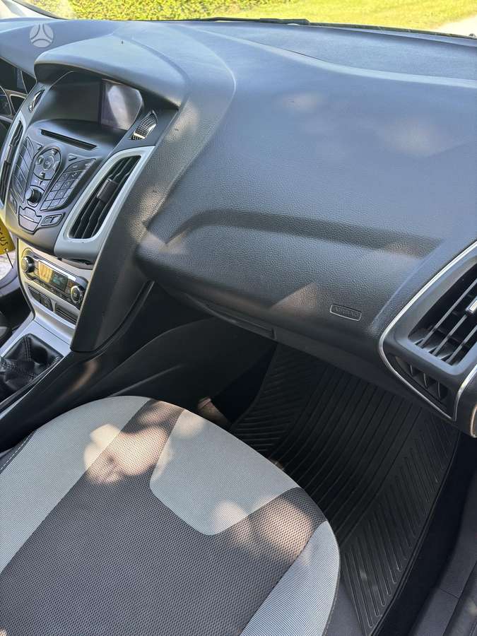 Ford Focus 2012 — photo 21