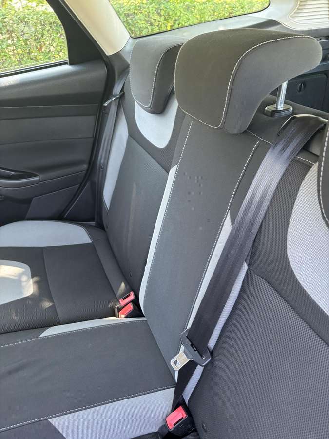 Ford Focus 2012 — photo 8