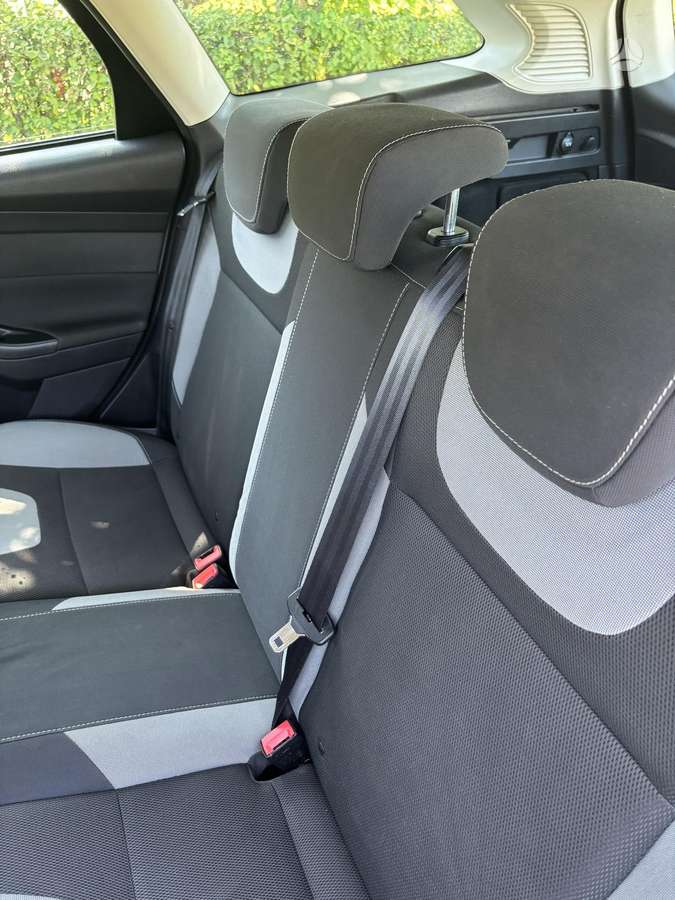 Ford Focus 2012 — photo 9