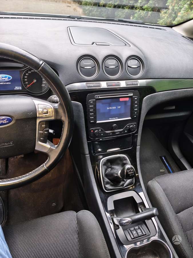 Ford S-MAX 2013 — photo 10