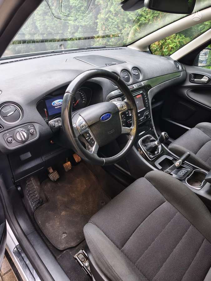 Ford S-MAX 2013 — photo 12