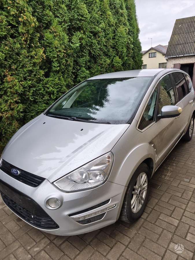 Ford S-MAX 2013 — rear view