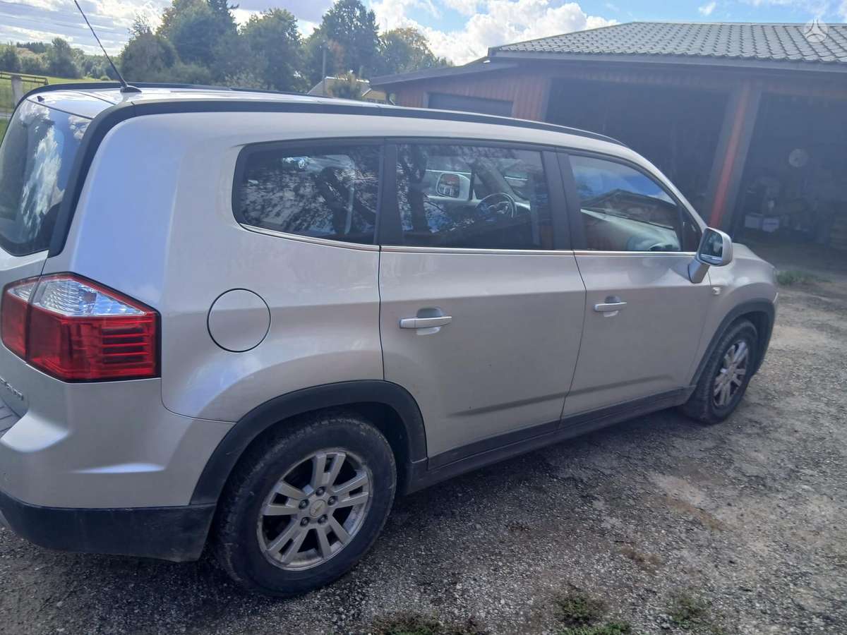 Chevrolet Orlando 2012 — rear view