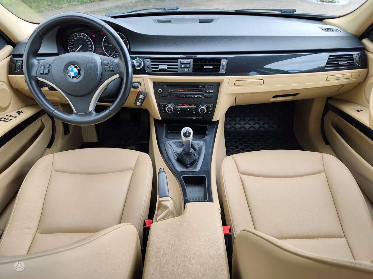 BMW 316 2010 — photo 10