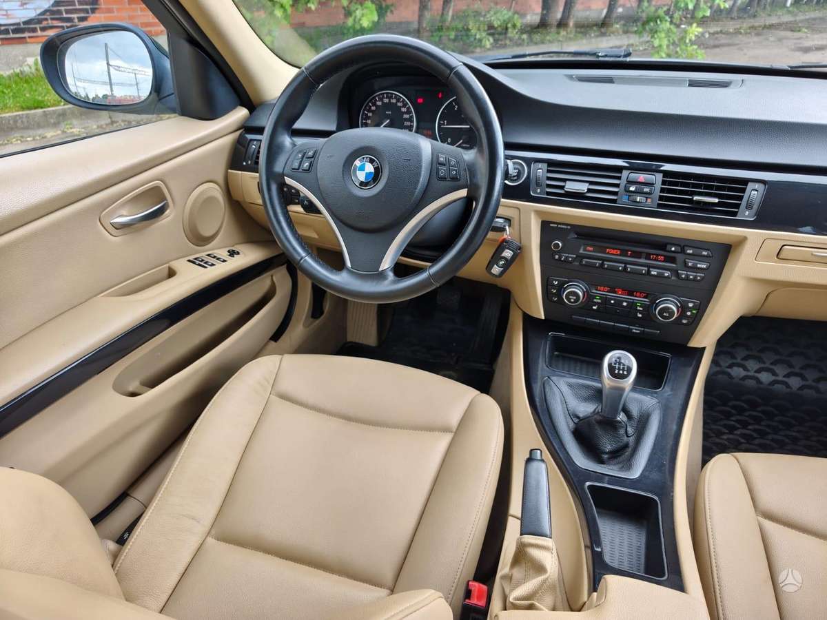 BMW 316 2010 — photo 11