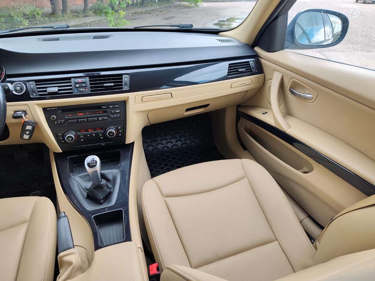 BMW 316 2010 — photo 12